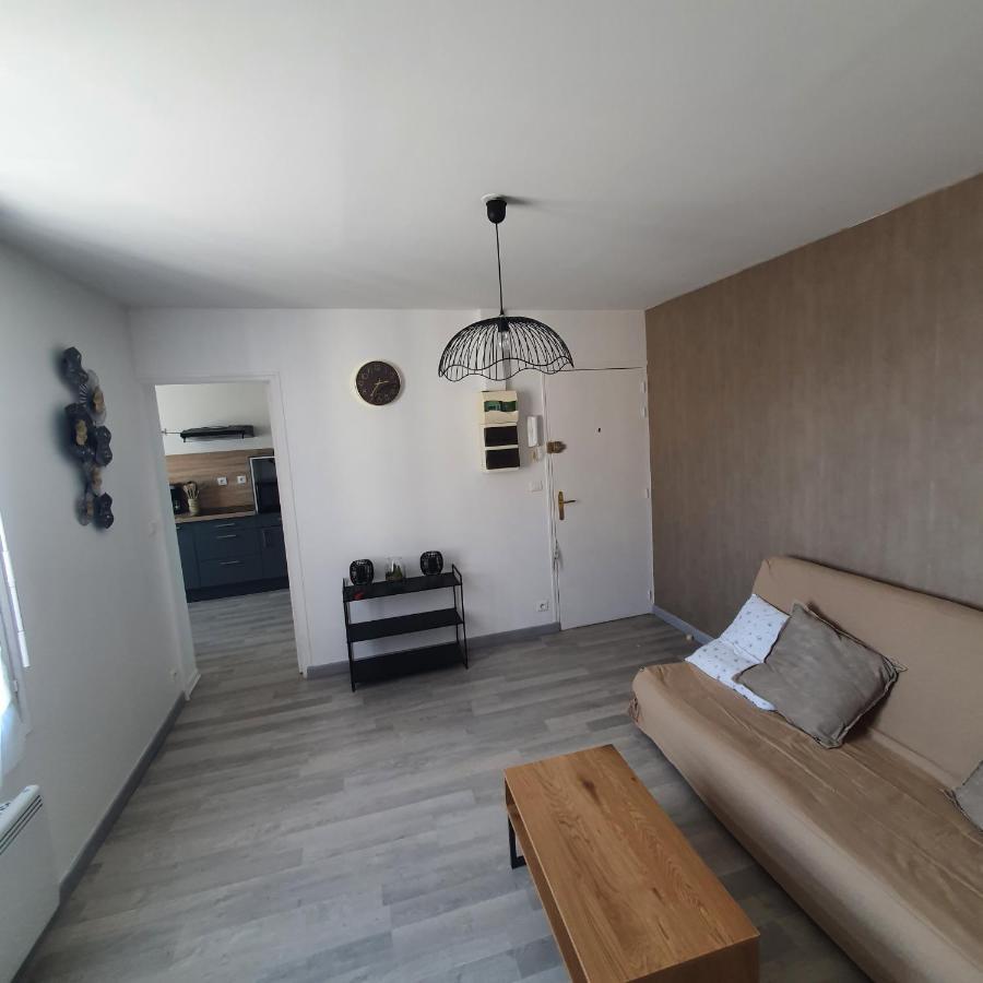 Appartement De La Tour เอแปร์เน ภายนอก รูปภาพ