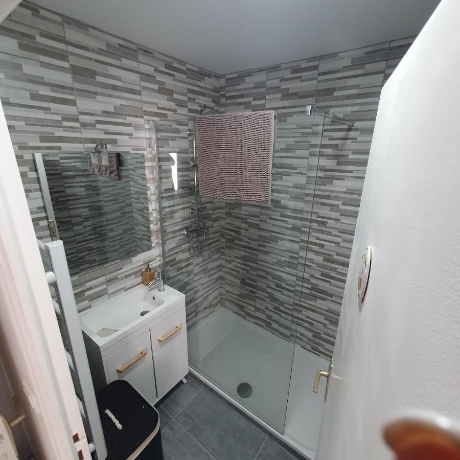 Appartement De La Tour เอแปร์เน ภายนอก รูปภาพ